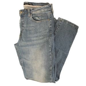 Men’s Tahari jeans.  Size 34X32.  Like new.